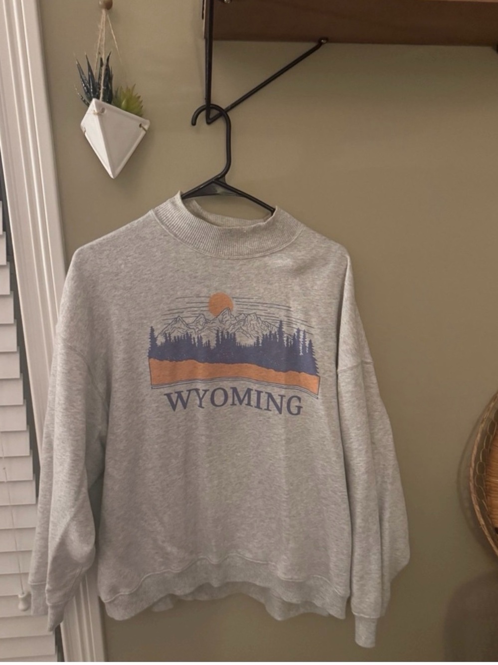 American Eagle-Wyoming crewneck